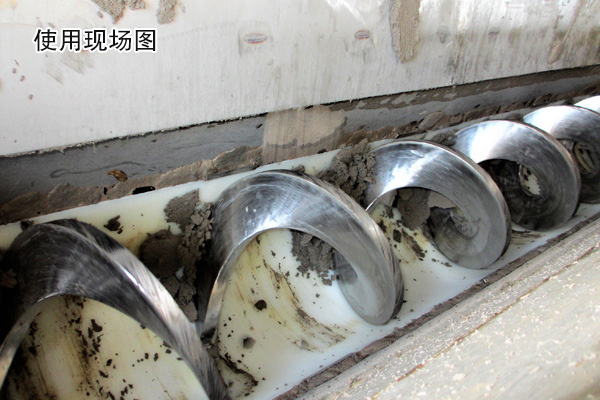  無軸螺旋輸送機可輸送（sòng）汙泥這種纏繞性 、粘黏性物料，輸送效果顯著（zhe）